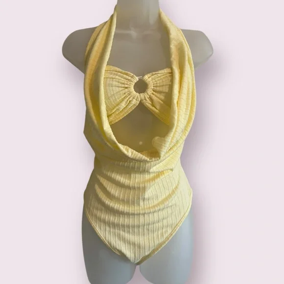 NWT SHEIN Ribbed Halter Bodysuit with Cutout & Ring Detail - Size S - Picture 1 of 6